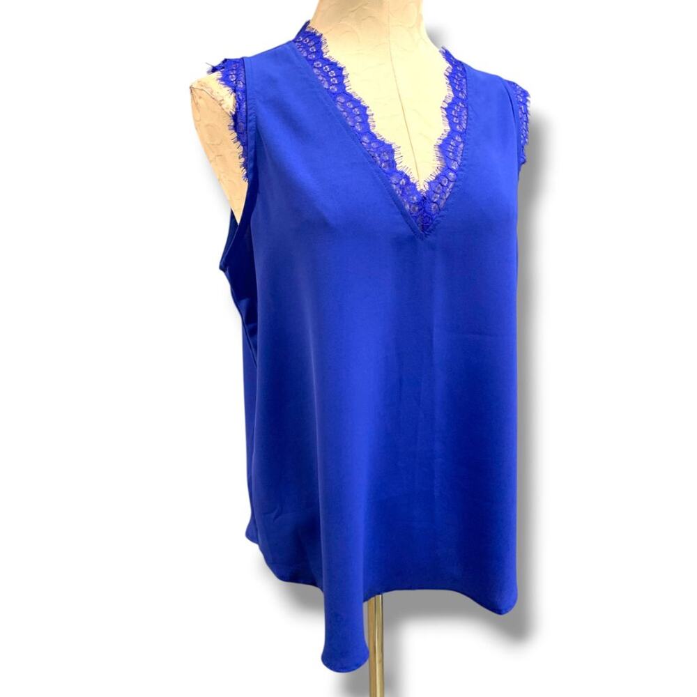 Sleeveless V-Neck Lace Trim Top in Royal Blue
